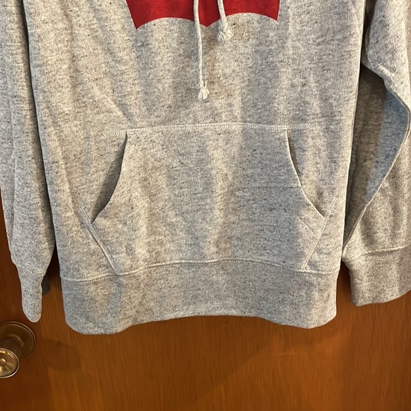 BNWT Levi’s grey hoodie with kangaroo pocket SM - Picture 5 of 6